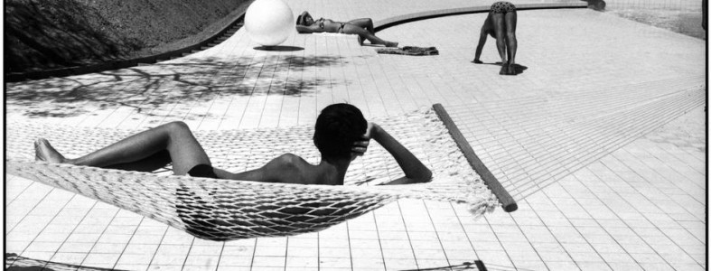 Greek Chic is back! Martine Franck - Le Brusc, France, 1976